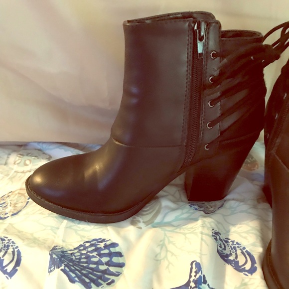 Soda Shoes - Sz 8 Black Ankle Boots